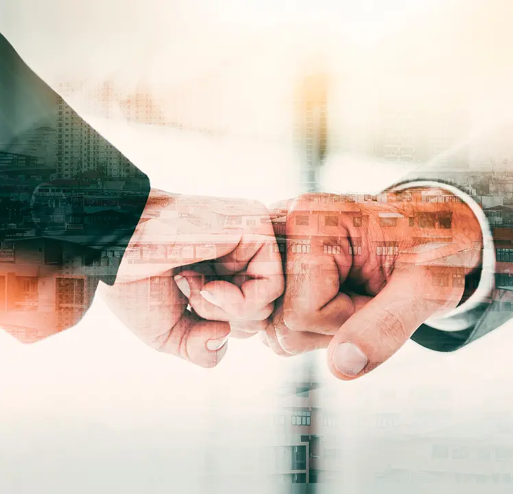 拳を合わせた背景画像